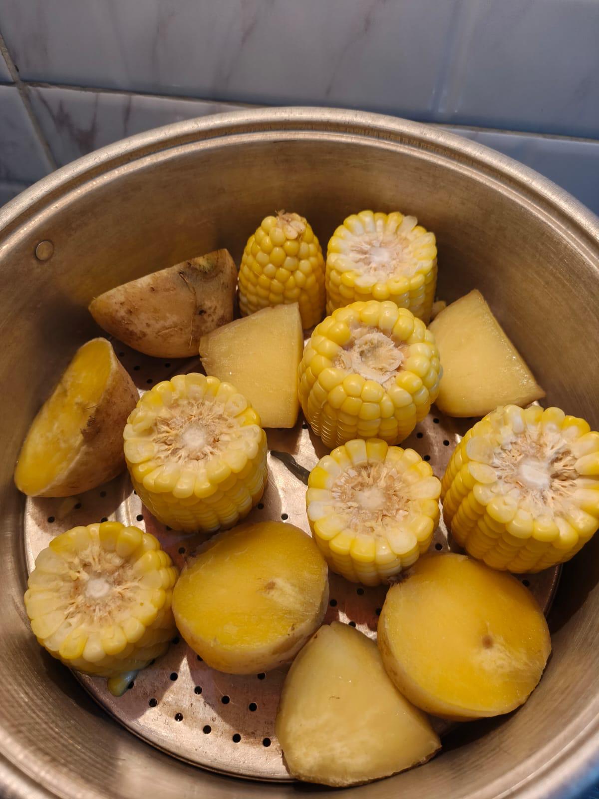 Jagung dan ubi kukus Rebusan Sehat Cing Dana